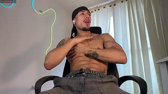 rafael stone11 online show from April 18, 2026, 7:58 pm