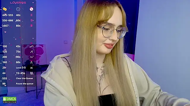 Snapshot of AdeLuna chatting on April 24, 2026, 9:06 pm AdeLuna online show from April 24, 2026, 9:06 pm