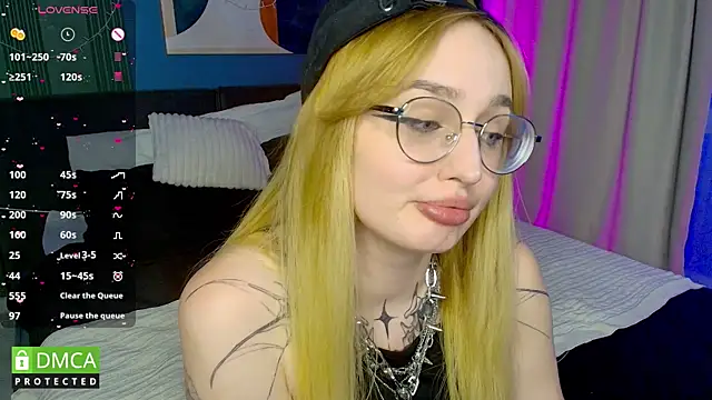 Snapshot of AdeLuna chatting on May 27, 2026, 9:23 pm AdeLuna online show from May 27, 2026, 9:23 pm