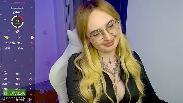 Snapshot of AdeLuna chatting on May 28, 2026, 9:45 pm AdeLuna online show from May 28, 2026, 9:45 pm
