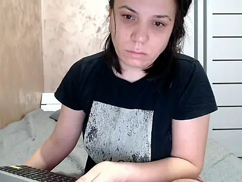 LorraGrey online show from April 9, 2026, 3:50 am