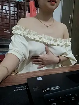 NinaKey online show from July 18, 2026, 3:38 pm