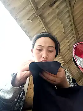 hot-luna- online show from March 25, 2026, 9:15 am