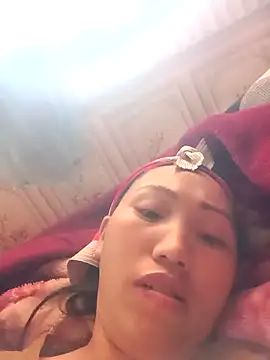 hot-luna- online show from April 6, 2026, 6:03 am