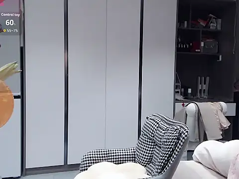 Tsuki-y online show from March 3, 2026, 12:22 pm