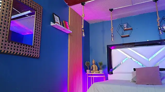 Ladyy brownn online show from April 20, 2026, 11:35 am