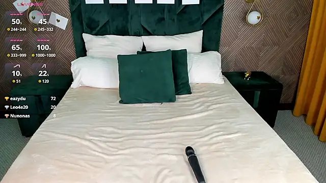 Stella Lee online show from April 21, 2026, 1:42 am