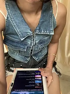 HEENA-STRIP online show from February 24, 2026, 7:17 am