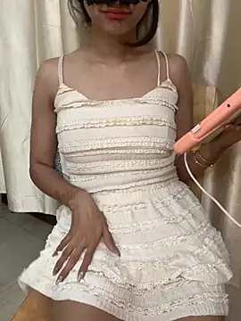 HEENA-STRIP online show from February 25, 2026, 10:03 am