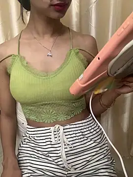 HEENA-STRIP online show from March 19, 2026, 5:00 am