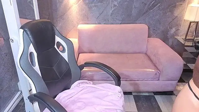 Snapshot of Sophie_jones_b chatting on May 27, 2026, 12:57 pm Sophie jones b online show from May 27, 2026, 12:57 pm