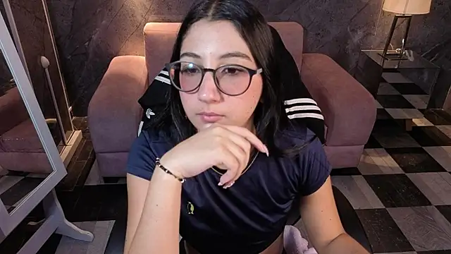 Snapshot of Sophie_jones_b chatting on June 10, 2026, 12:48 pm Sophie jones b online show from June 10, 2026, 12:48 pm