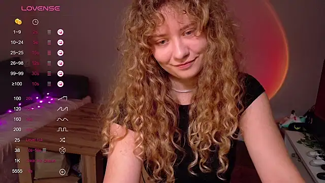 Snapshot of Milounee chatting on June 20, 2026, 8:17 am Milounee online show from June 20, 2026, 8:17 am