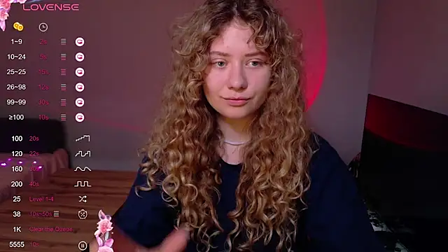 Snapshot of Milounee chatting on June 24, 2026, 8:13 am Milounee online show from June 24, 2026, 8:13 am