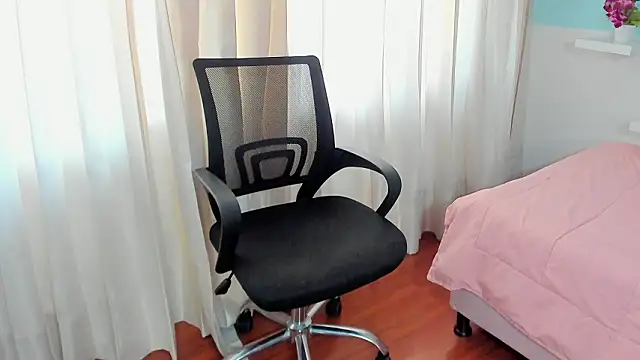 kendall hernandez online show from March 4, 2026, 2:01 pm