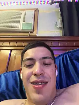 Snapshot of Tupapi696969q chatting on June 8, 2026, 4:13 am Tupapi696969q online show from June 8, 2026, 4:13 am