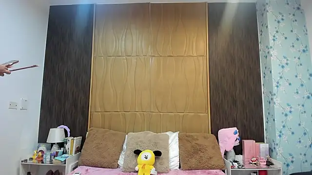 AlisHoward online show from April 21, 2026, 3:28 pm