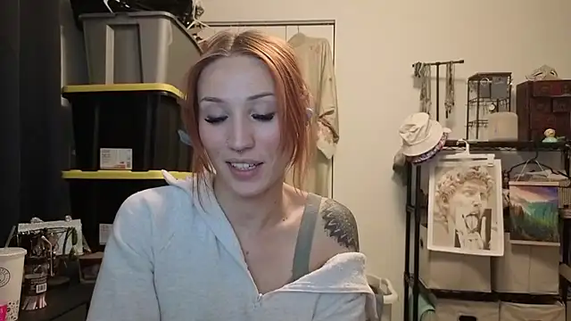Snapshot of ThornsandHoney chatting on May 18, 2026, 5:57 am ThornsandHoney online show from May 18, 2026, 5:57 am