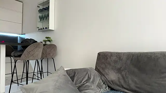 AuraXO online show from April 10, 2026, 7:02 am