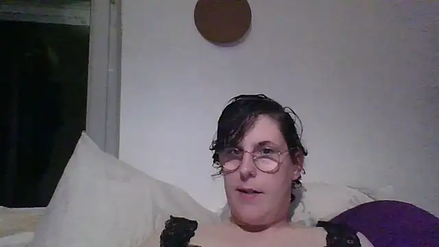 OIseauNoir88 online show from April 10, 2026, 7:51 pm