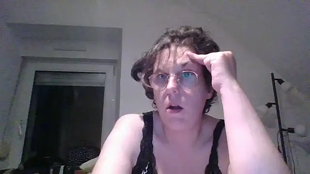 OIseauNoir88 online show from April 20, 2026, 7:15 pm