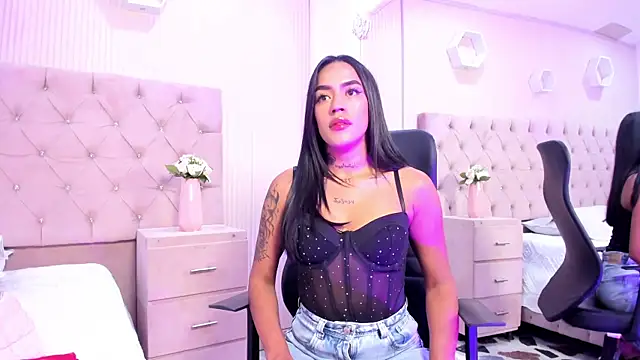 JazminRusso  online show from April 4, 2026, 4:33 am