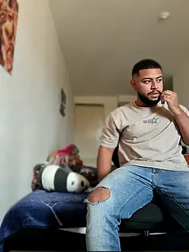 Snapshot of KLEYTON33 chatting on March 13, 2026, 8:37 pm KLEYTON33 online show from March 13, 2026, 8:37 pm