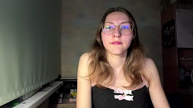 Snapshot of Miaaa_Moon chatting on June 8, 2026, 6:19 pm Miaaa Moon online show from June 8, 2026, 6:19 pm
