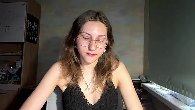 Snapshot of Miaaa_Moon chatting on June 15, 2026, 4:42 pm Miaaa Moon online show from June 15, 2026, 4:42 pm