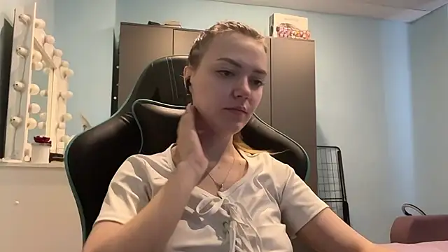 AndreeMerryman online show from April 21, 2026, 3:02 am