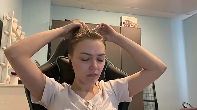 AndreeMerryman online show from April 22, 2026, 3:09 am