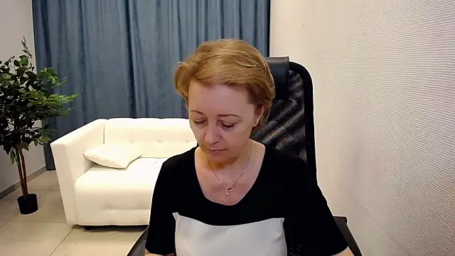 Snapshot of MONA_W chatting on May 13, 2026, 10:45 am MONA W online show from May 13, 2026, 10:45 am