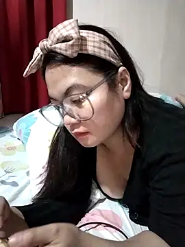 Zyramae 25 online show from March 14, 2026, 5:18 pm