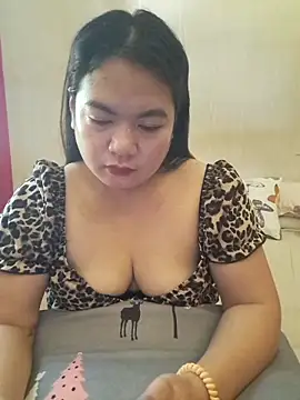 Zyramae 25 online show from May 14, 2026, 5:03 am