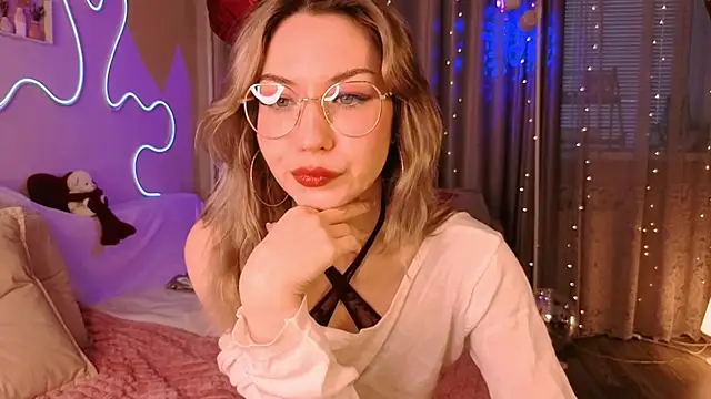 lusciousslily online show from February 25, 2026, 1:37 am