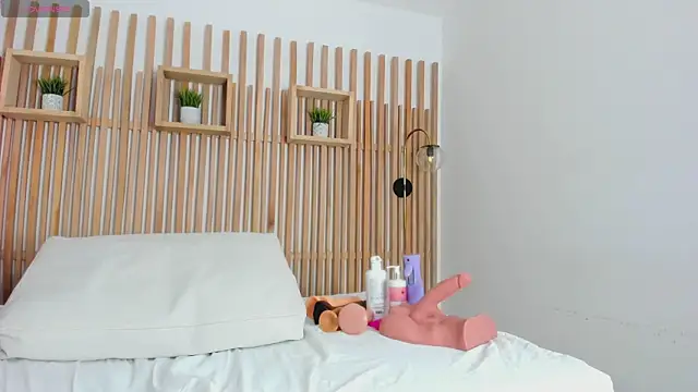 serena foxx  online show from April 21, 2026, 11:27 am