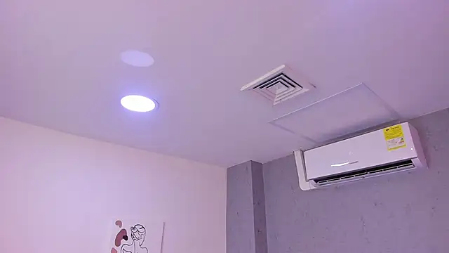 lil miia online show from April 18, 2026, 7:07 pm