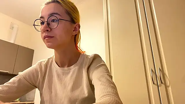 EmilyHein online show from March 5, 2026, 3:46 am