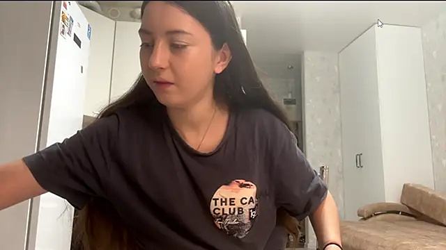 Snapshot of ZyntraLoom chatting on February 1, 2026, 12:59 pm ZyntraLoom online show from February 1, 2026, 12:59 pm