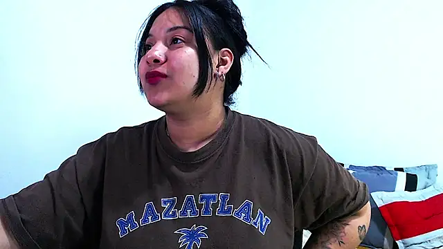 Snapshot of emily-rousee- chatting on February 26, 2026, 2:21 am emily-rousee- online show from February 26, 2026, 2:21 am