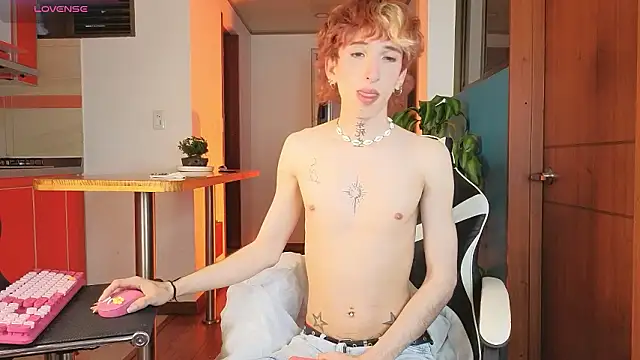 Snapshot of golden_twink_ chatting on February 15, 2026, 10:25 am golden twink online show from February 15, 2026, 10:25 am