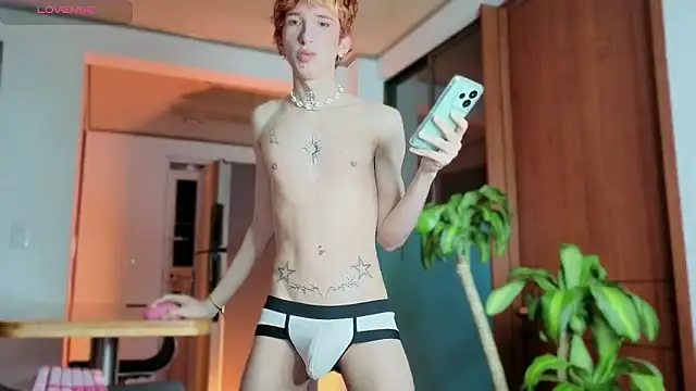 Snapshot of golden_twink_ chatting on March 5, 2026, 8:10 am golden twink online show from March 5, 2026, 8:10 am