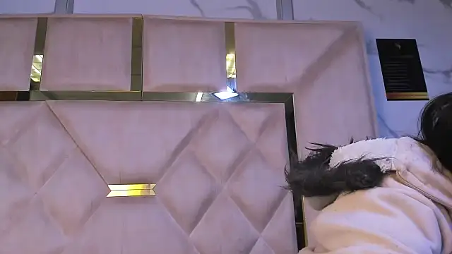 KendallArdent online show from April 21, 2026, 1:50 pm