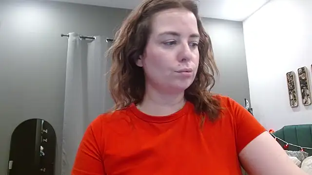 HazelSkyesChat online show from February 9, 2026, 11:31 pm