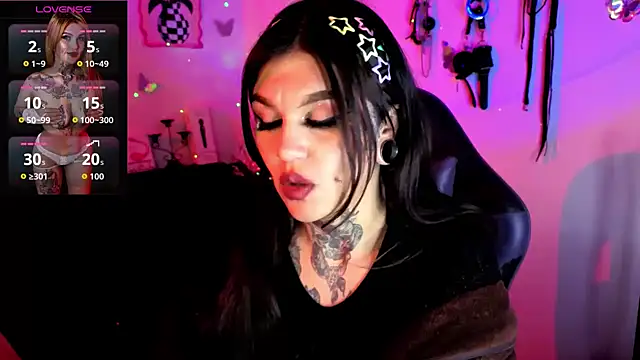 Snapshot of Zoeee_001 chatting on March 8, 2026, 4:16 am Zoeee 001 online show from March 8, 2026, 4:16 am