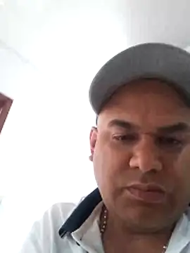 wessAndSandri online show from February 13, 2026, 7:54 pm