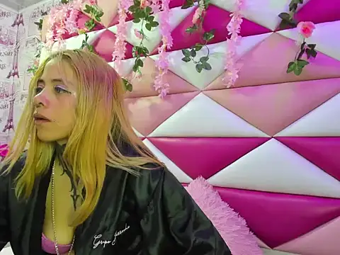 Dakota Angell  online show from February 1, 2026, 3:05 am