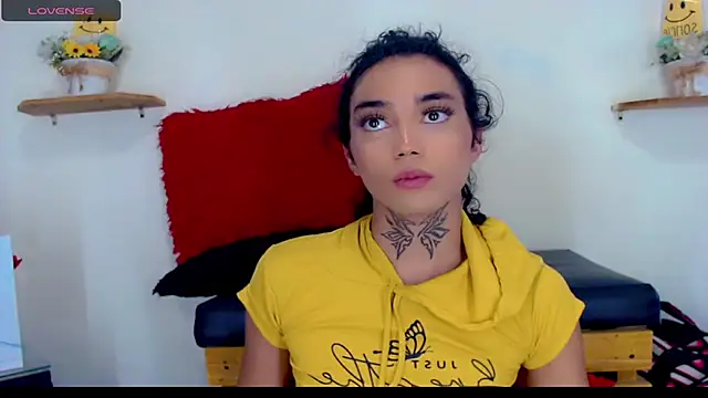 Darianna Atehortua online show from March 5, 2026, 11:01 pm