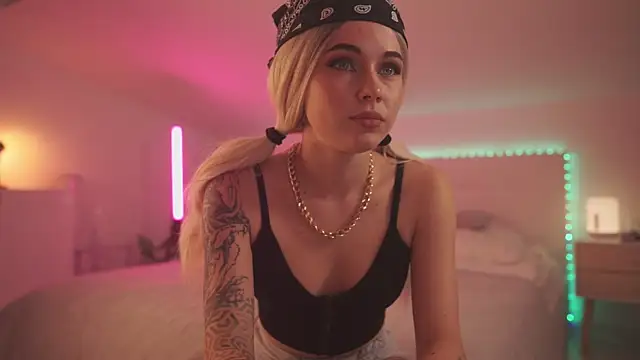 Sarah Pink online show from January 26, 2025, 5:23 pm