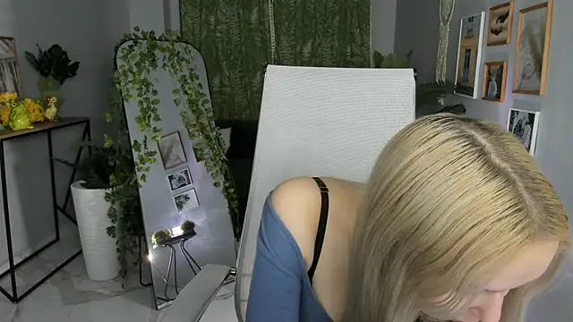 MaoqiBeverly online show from April 21, 2026, 5:58 am